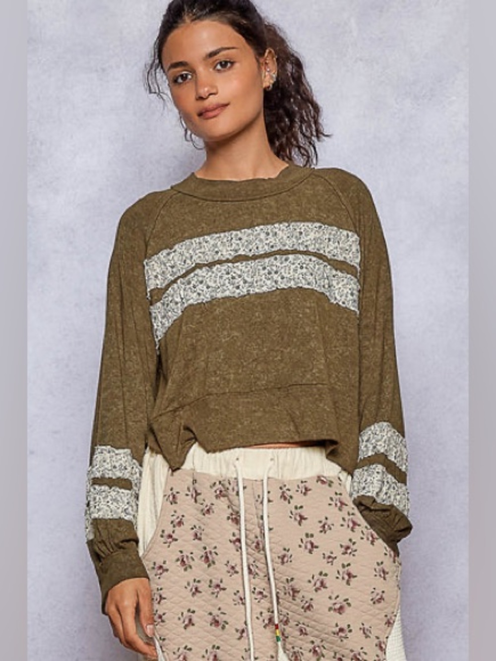 POL Semi Cropped Jersey Knit Top Contrasting Floral Print Details Olive Small